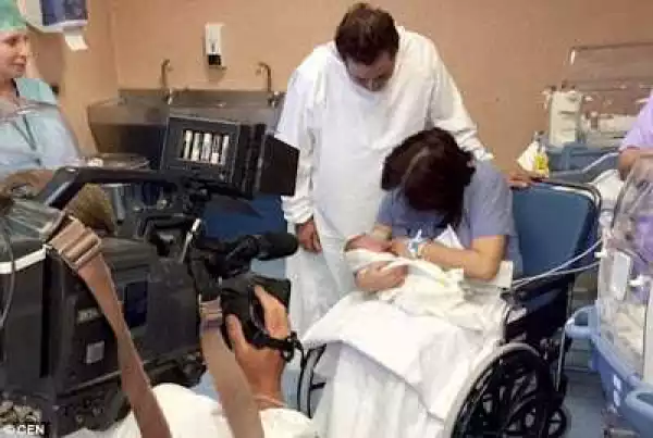 Woman gives birth to her first child at age 61